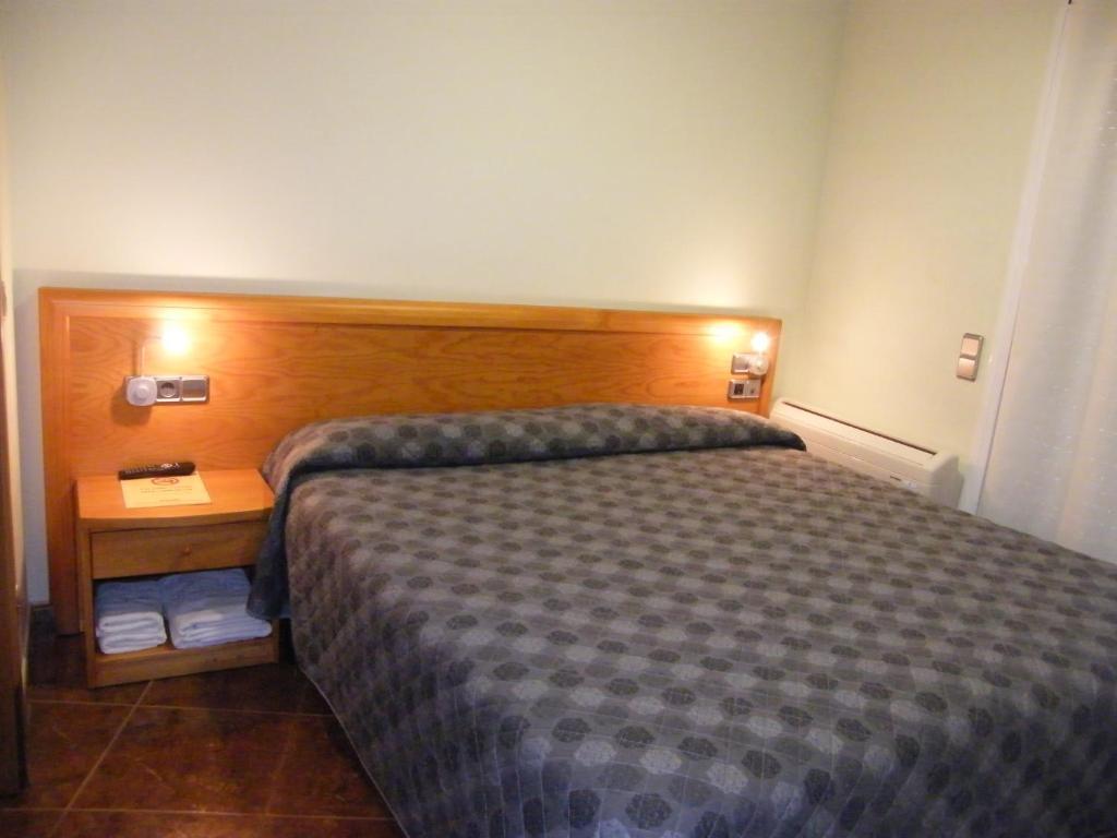 Amolls Restaurant I Habitacions Olot Zimmer foto