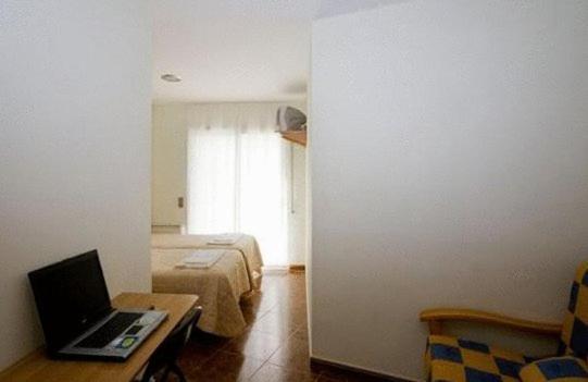 Amolls Restaurant I Habitacions Olot Zimmer foto