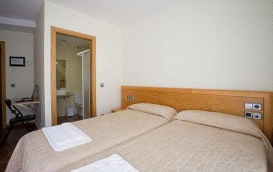 Amolls Restaurant I Habitacions Olot Zimmer foto